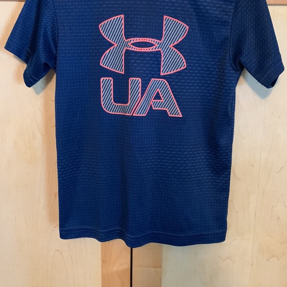 Under Armour shirt. Size boy 4 - Picture 3 of 5